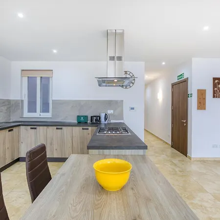 Of The World 2br With Spectacular Views By 360 Estates