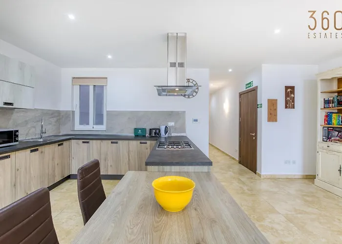 Of The World 2br With Spectacular Views By 360 Estates