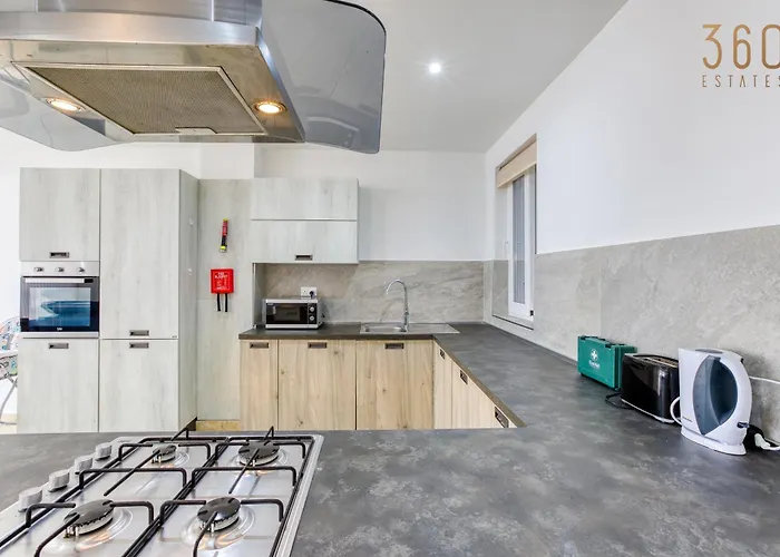 Of The World 2br With Spectacular Views By 360 Estates 멜리에하