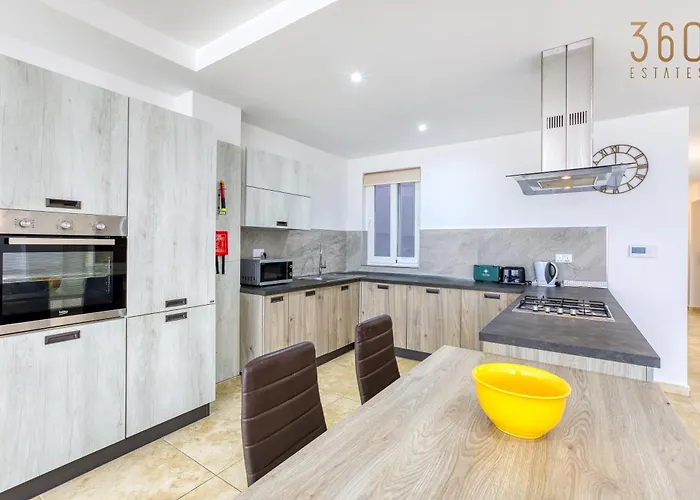 Of The World 2br With Spectacular Views By 360 Estates *